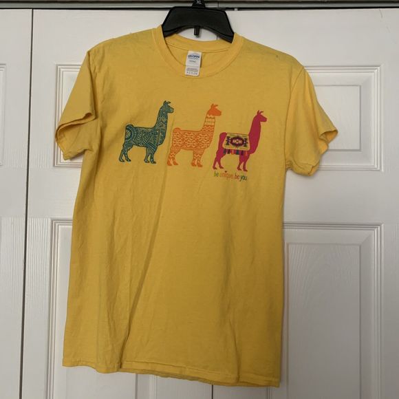 Gildan Heavy Cotton Tee Shirt LLama "Be Unique, Be You" Yellow Sz Small Unisex - Picture 1 of 2
